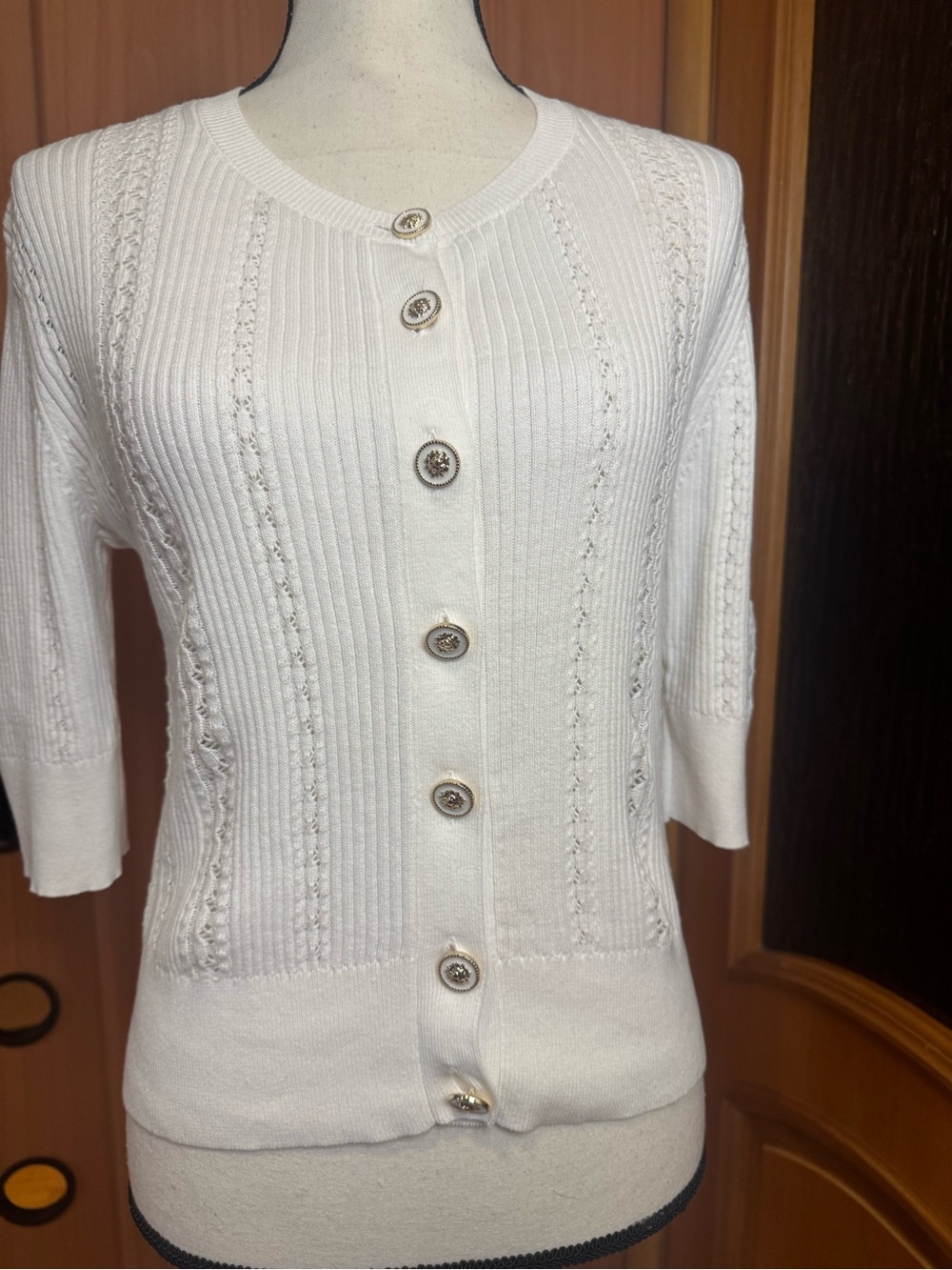 CHANEL White Button-Front Knit Cardigan top sz 8 - Picture 4 of 16